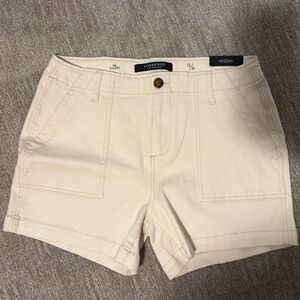 Stretchy Liverpool cream denim short
